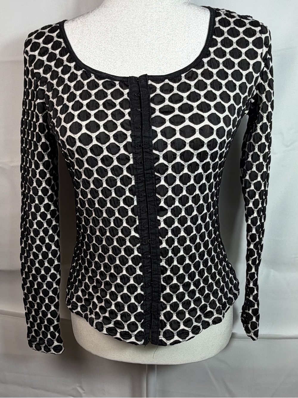 Vtg Dressbarn Top Small Black White Honeycomb Raised Texture Hook Eye Blouse